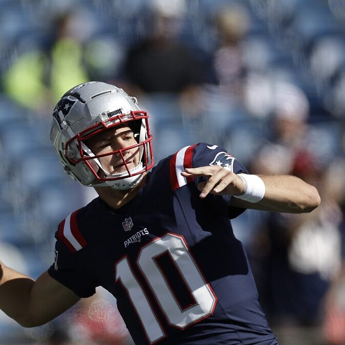 FOXBOROUGH, MASSACHUSETTS - OCTOBER 06: Quarterback 
Drake Maye #10 of the New England Patriots warms up prior to a game against the Miami Dolphins at Gillette Stadium on October 06, 2024 in Foxborough, Massachusetts. (Photo by Adam Hunger/Getty Images)